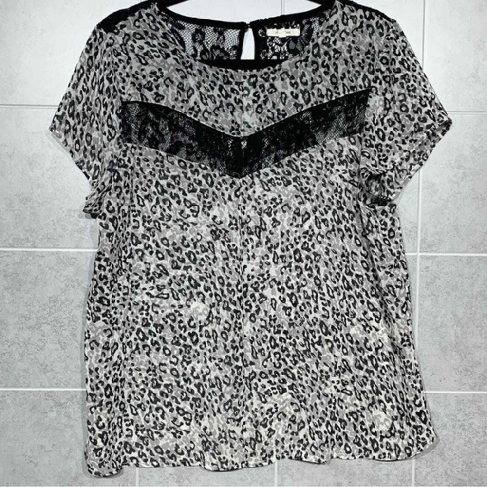 Maurices Leopard‎ Print Blouse Womens Large Gray Black Lace Short Sleeve Top